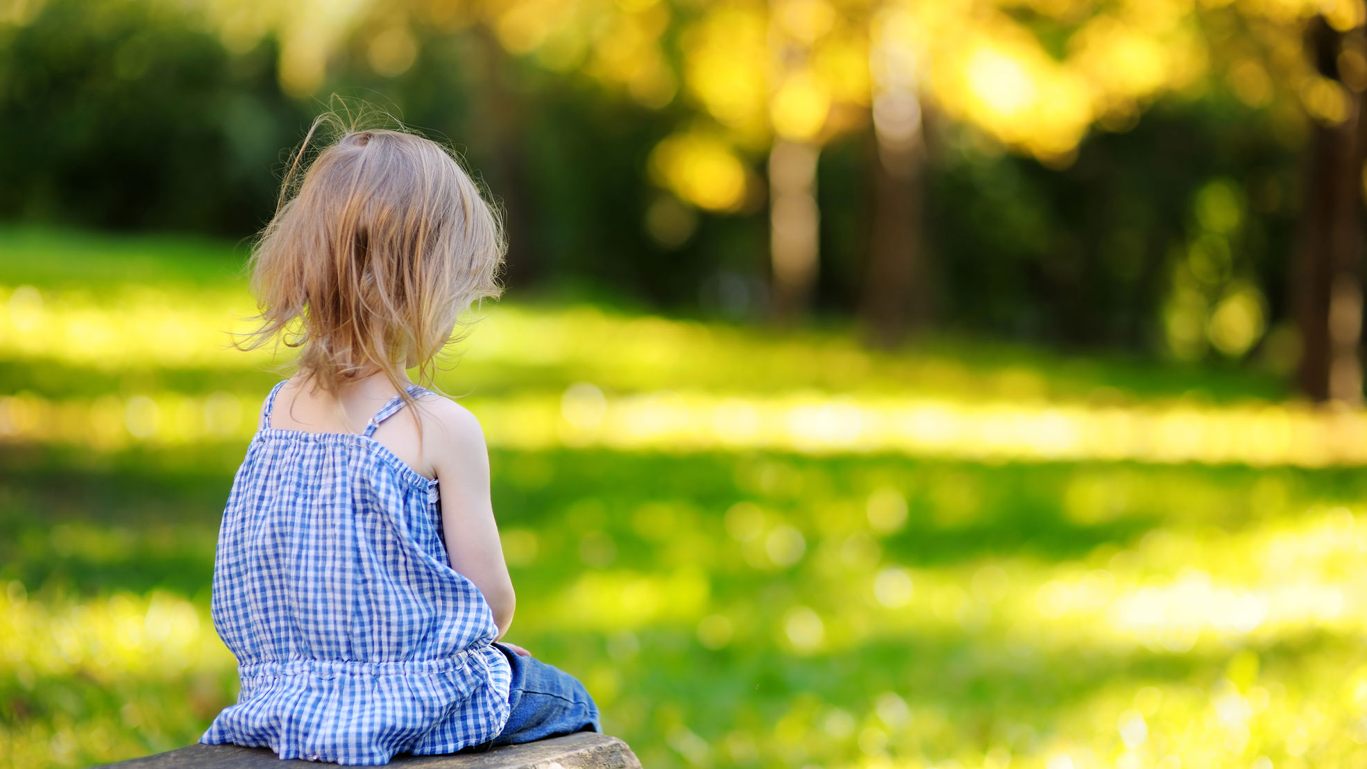 Del din bekymring - pige set bagfra